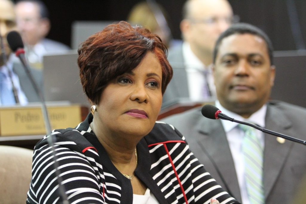 Así respondió Josefa Castillo a los periodistas tras ser cuestionada sobre aumento de nómina