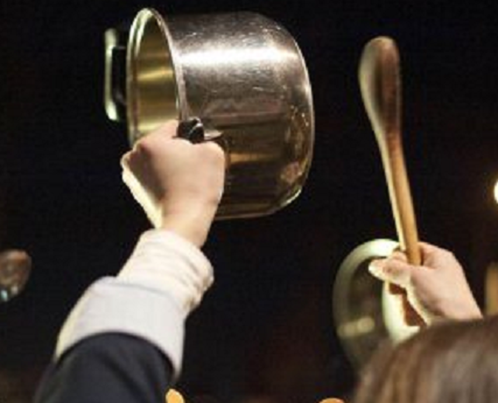 Perremeistas convocan a «Cacerolazo Nacional» en reclamos de empleos