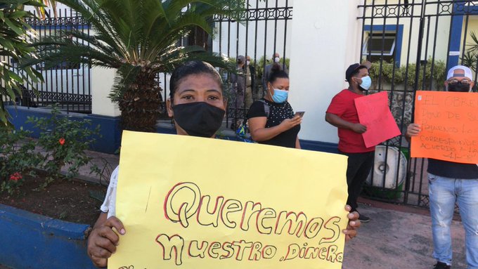 Ex empleados Bienes Nacionales reclaman pago doble sueldo