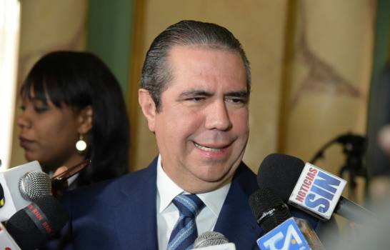Exministro Francisco Javier García critica alza de los precios