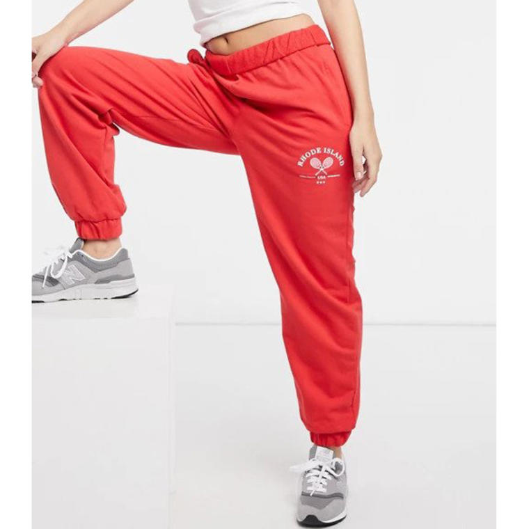 ASOS DESIGN Petite roll-waist oversized sweatpants with tennis logo in red - Asos