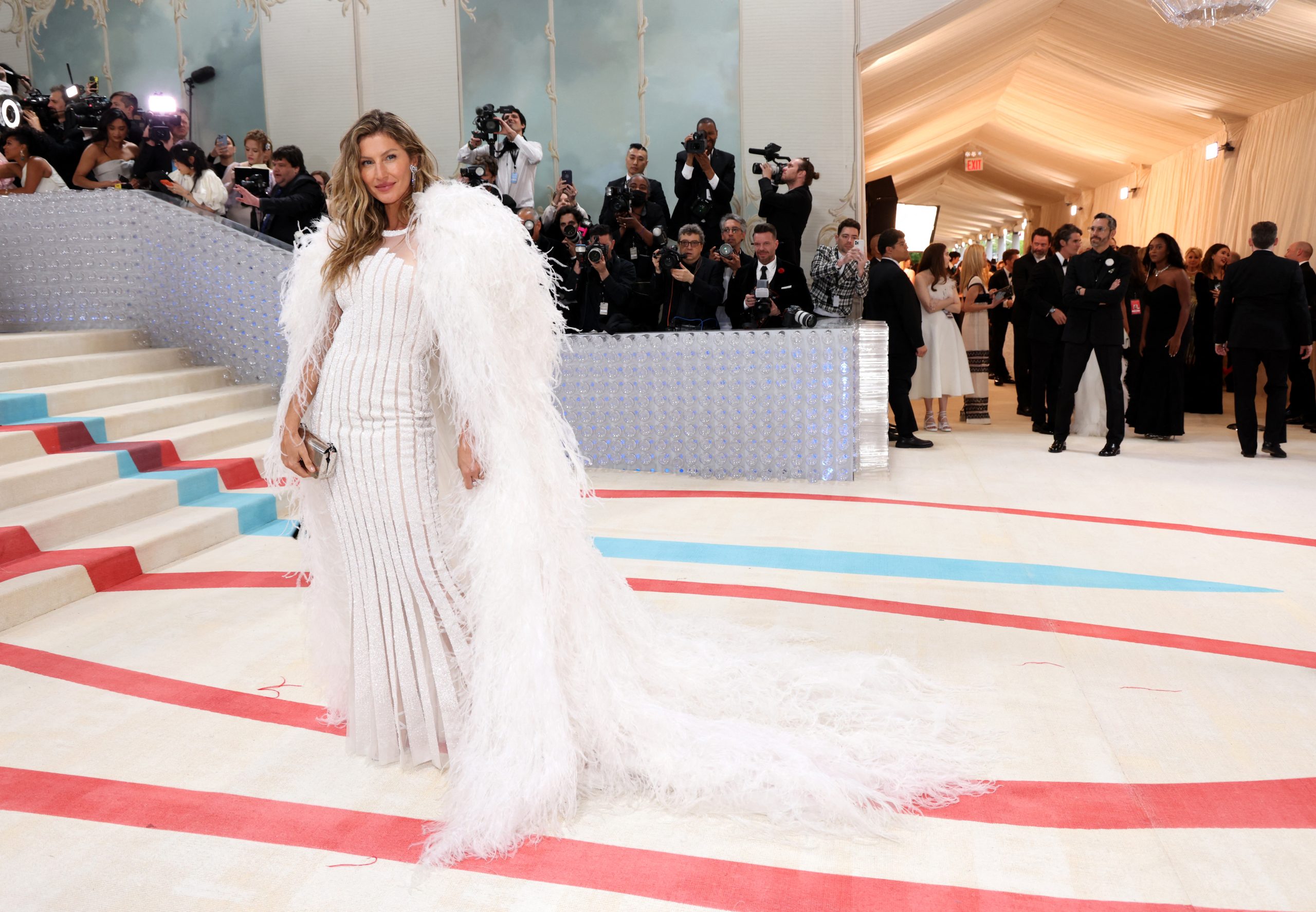 Giselle y un look blanco que combina a la perfección con la temática de la gala /REUTERS/Andrew Kelly