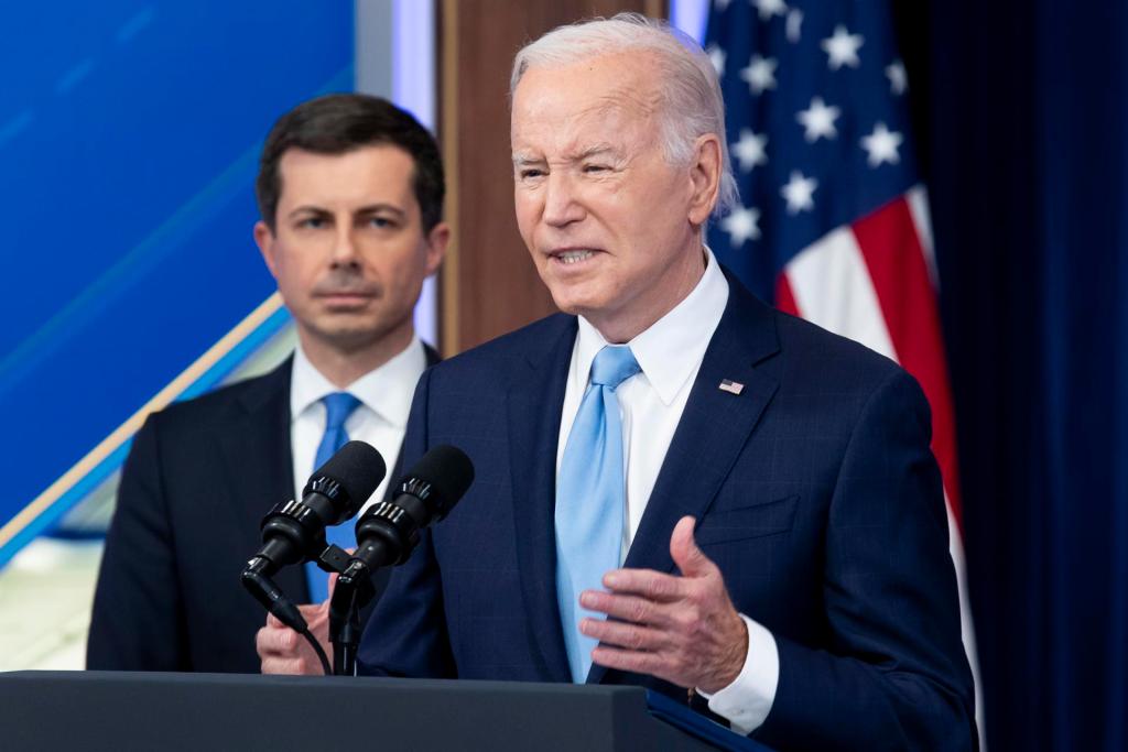 El presidente de Estados Unidos, Joe Biden, habla en conferencia de prensa, en Washington (EE.UU.), este 8 de mayo de 2023. EFE/EPA/Michael Reynolds
