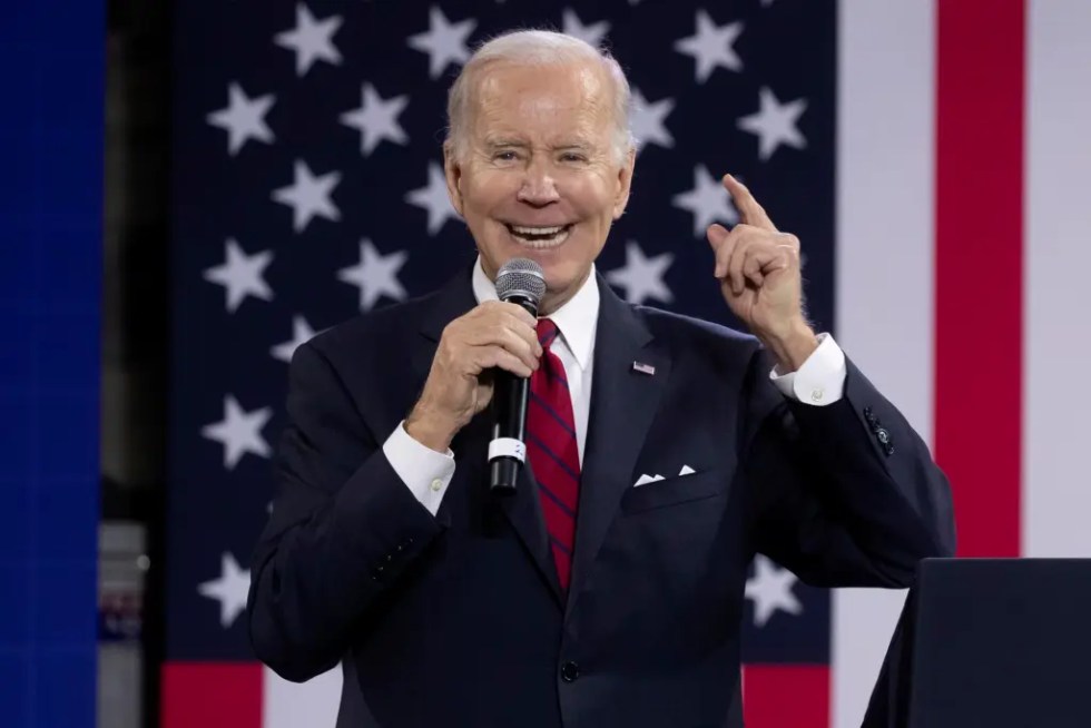 El presidente de Estados Unidos, Joe Biden, ofrece comentarios sobre la economía en las instalaciones de un sindicato de la localidad de Springfield, Virginia (EE.UU.), este 26 de enero de 2023. EFE/EPA/Michael Reynolds
