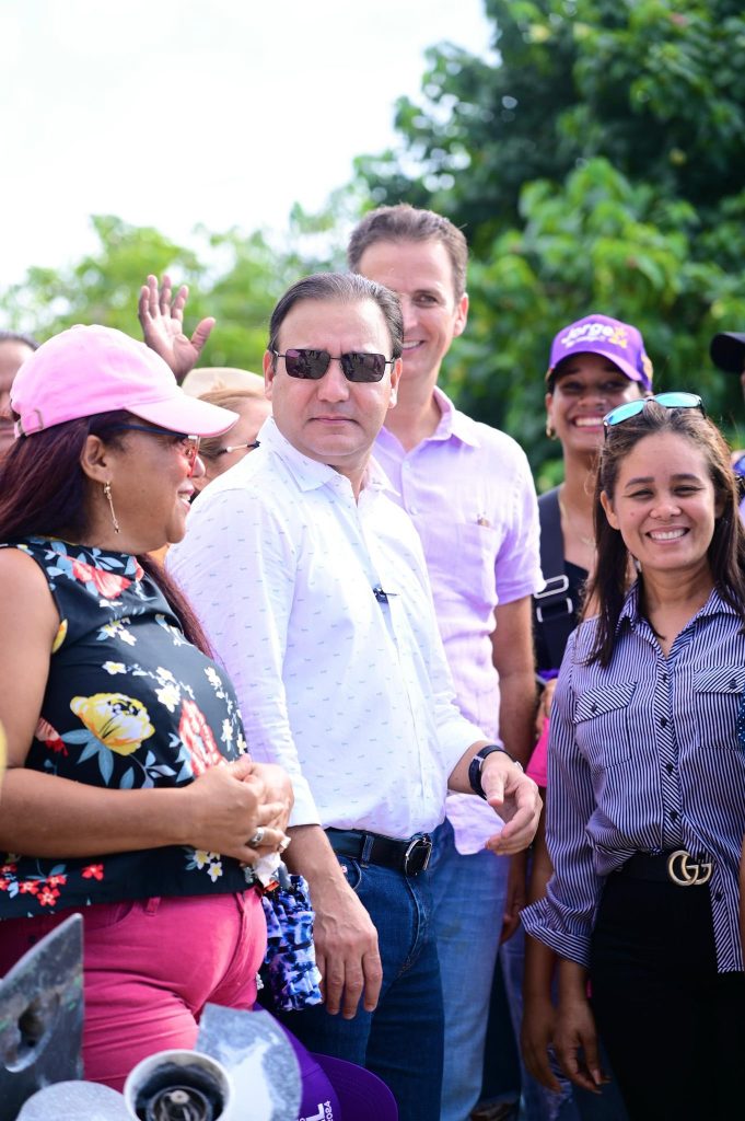 Abel en Estero Hondo: "El Gobierno ha estrangulado a los productores"