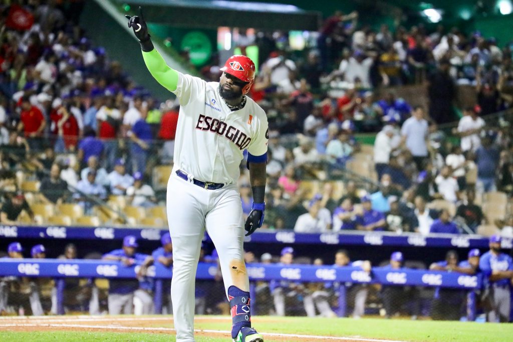 Franmil Reyes pega grand slam y Leones aplastan a Tigres