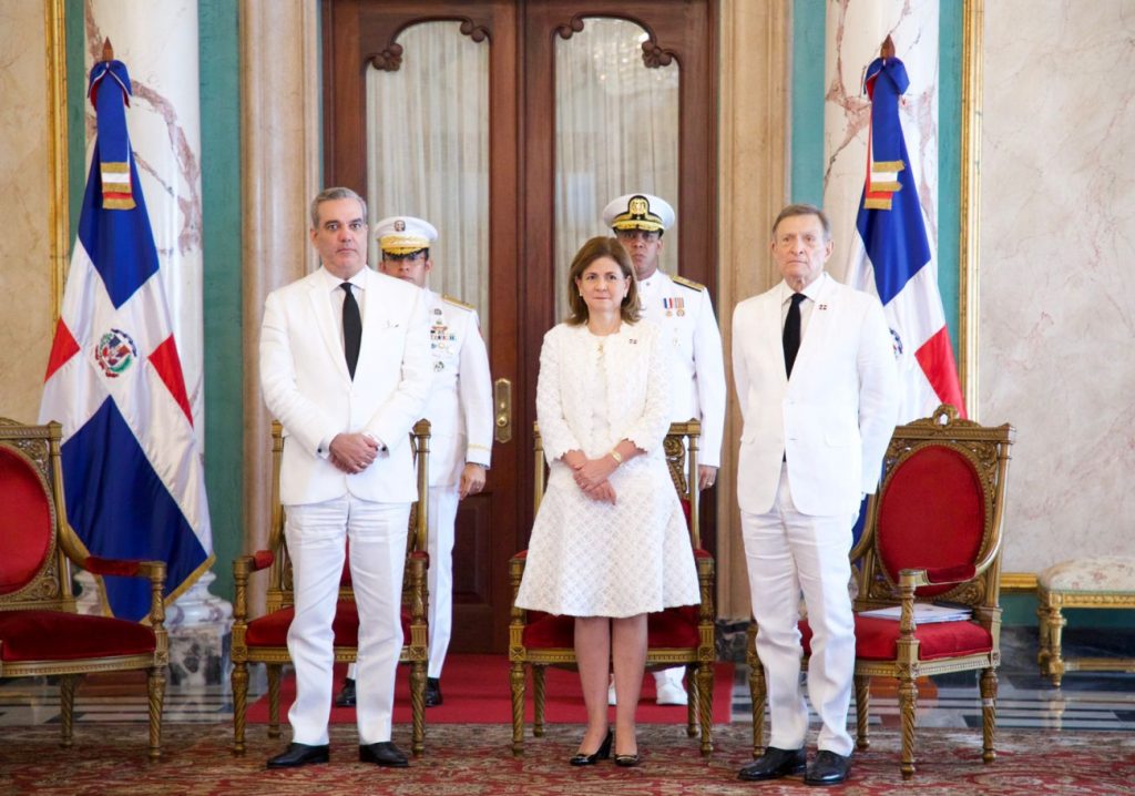 Presidente Luis Abinader recibe cartas credenciales de seis nuevos embajadores