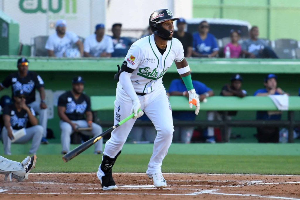 Las Estrellas vencen al Licey en el primero de la doble jornada