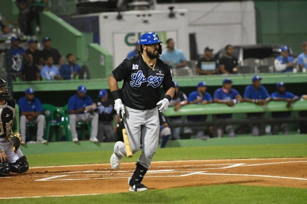 Tigres del Licey dominan a las Estrellas Orientales con puntuación de 5-1