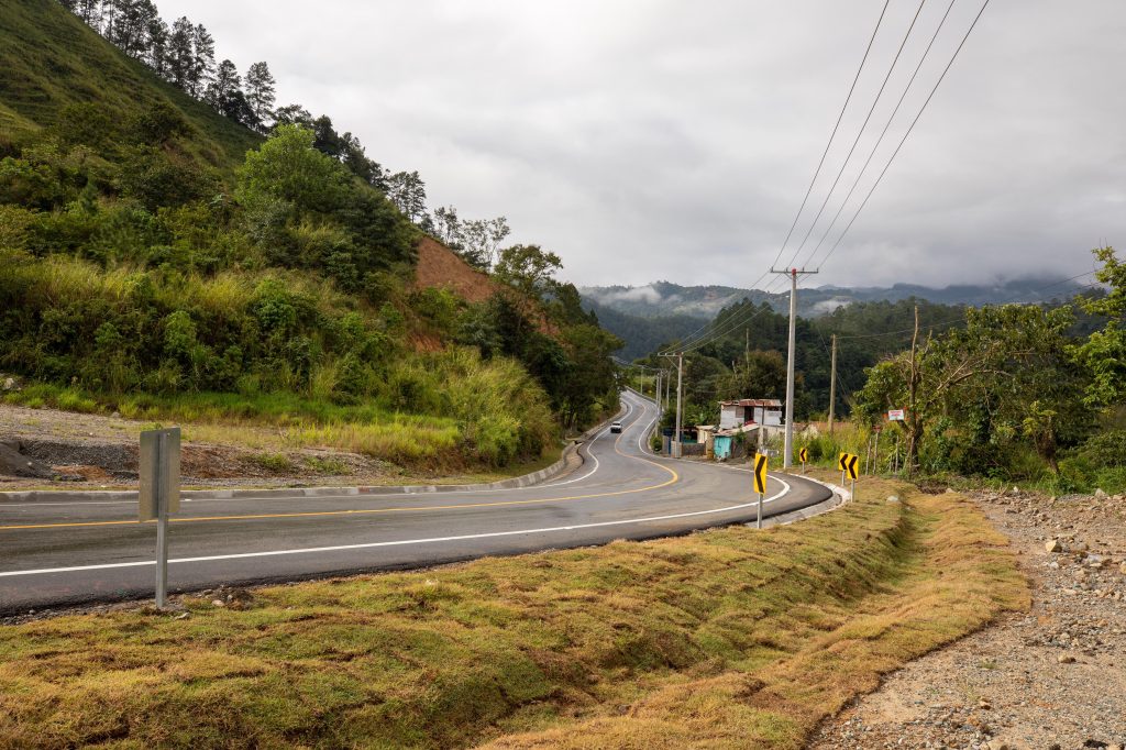 Presidente Luis Abinader inaugura carretera Rancho Arriba - Nizao