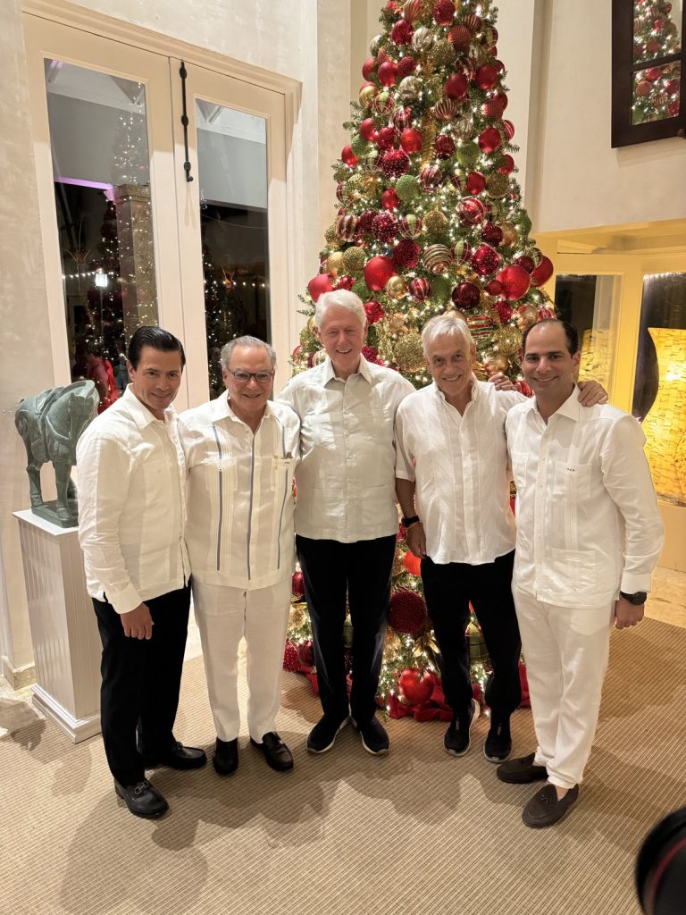 Los expresidentes Bill Clinton de Estados Unidos, Enrique Peña Nieto de México y Sebastián Piñera de Chile en encuentran en Punta Cana para pasar las fiestas de fin de año.