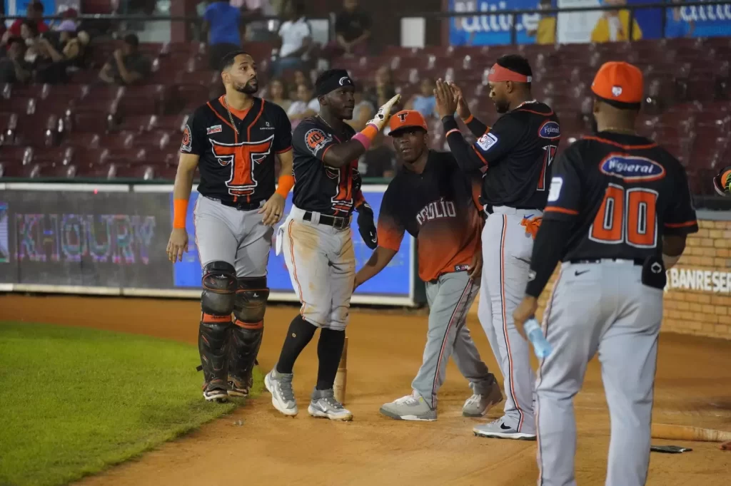 Simón truena y Toros dividen doble cartelera con Gigantes