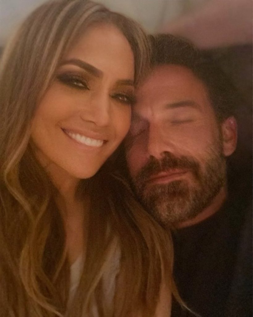 Jennifer López se siente más “relajada, cómoda y guapa” con Ben Affleck