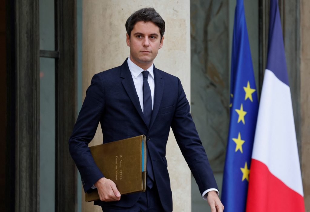 Gabriel Attal se convierte en el primer ministro más joven de Francia