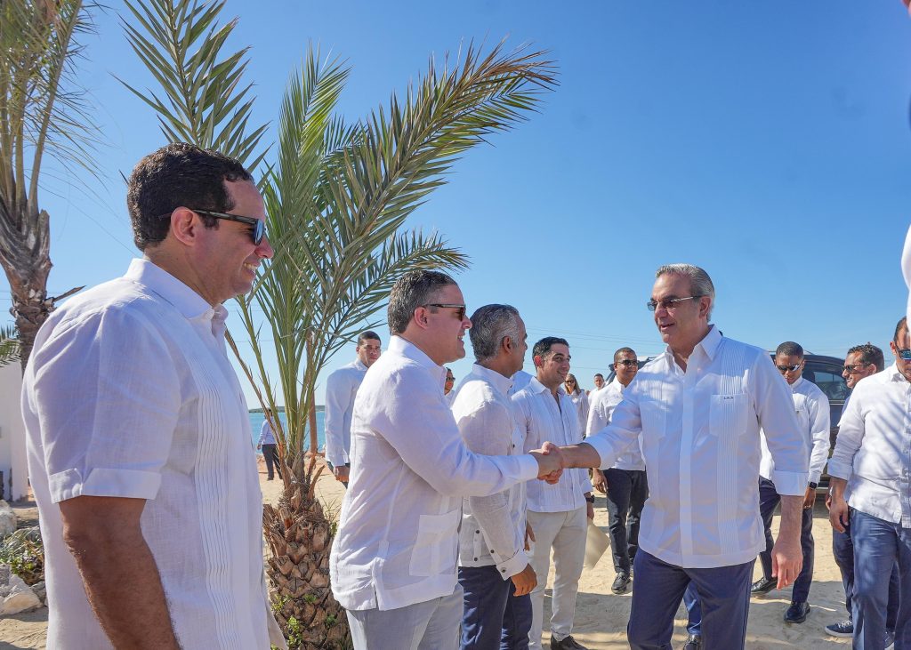 Presidente Luis Abinader inaugura puerto de Cabo Rojo con la llegada de su primer crucero