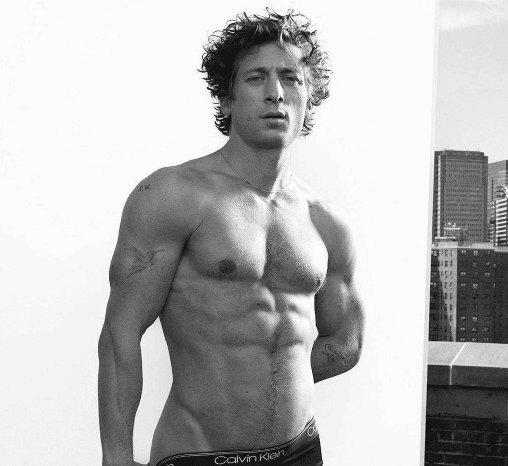 Jeremy Allen White muestra su lado más sexy en nueva campaña para Calvin Klein