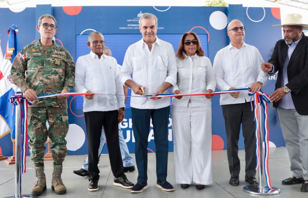 inaugura Batallón del Ejército