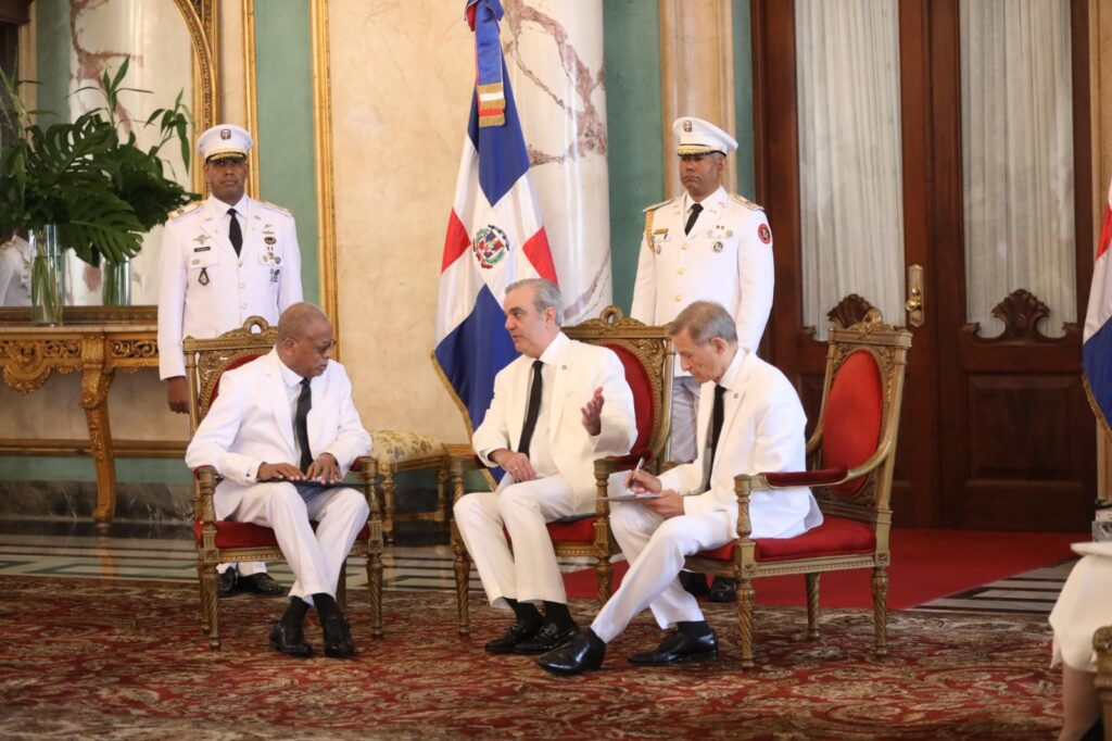 Abinader embajadores