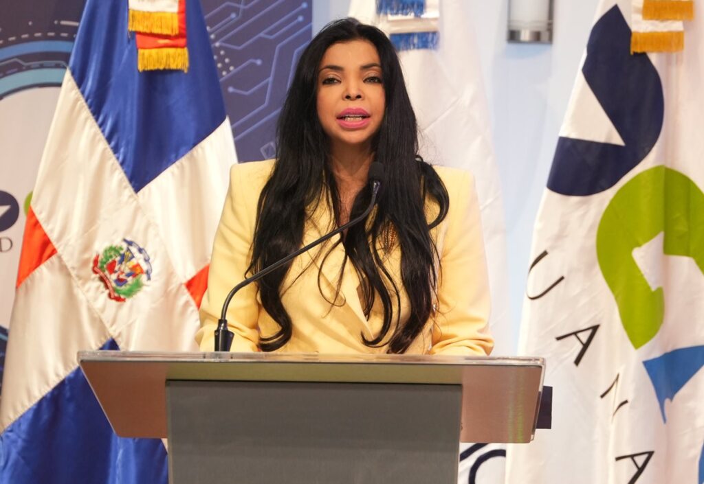 Procuradora dicta conferencia sobre tipos penales de corrupción en el nuevo Código Penal