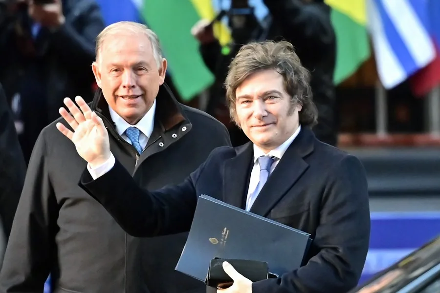 El canciller de Argentina, Gerardo Werthein, presenta su renuncia a Milei a días de las elecciones clave Javier Milei