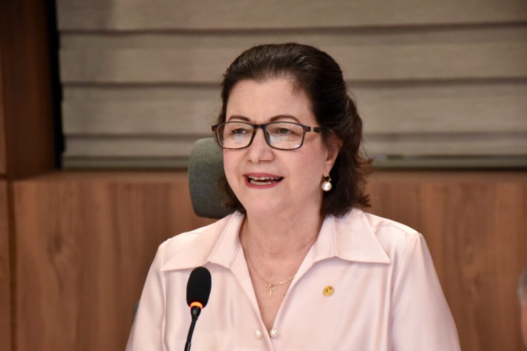 Aura Celeste Fernández