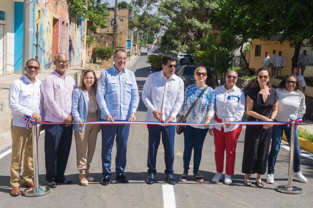 Ministro Collado entrega 11 calles reconstruidas en Ciudad Colonial Ciudad Colonial