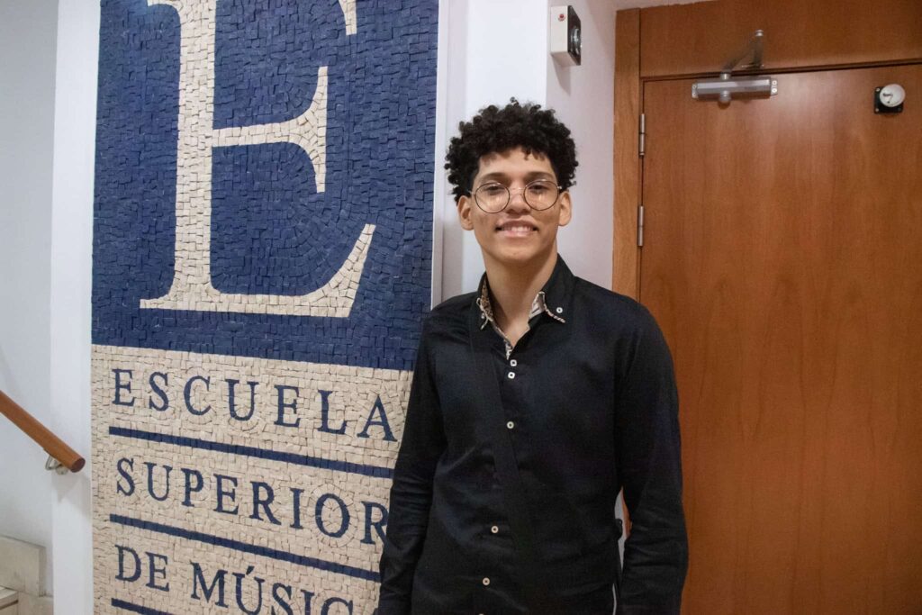 ohan Reyes, joven contrabajista dominicano, durante una de sus presentaciones con la Filarmónica Appassionato antes de su ingreso a la Escuela Superior de Música Reina Sofía. (DIARIO LIBRE)