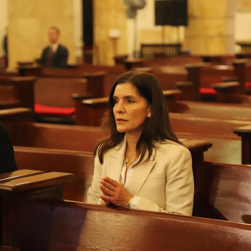 Nueva embajadora de EE. UU., Leah Francis Campos, inicia su misión en RD con visita a la Catedral Primada embajada