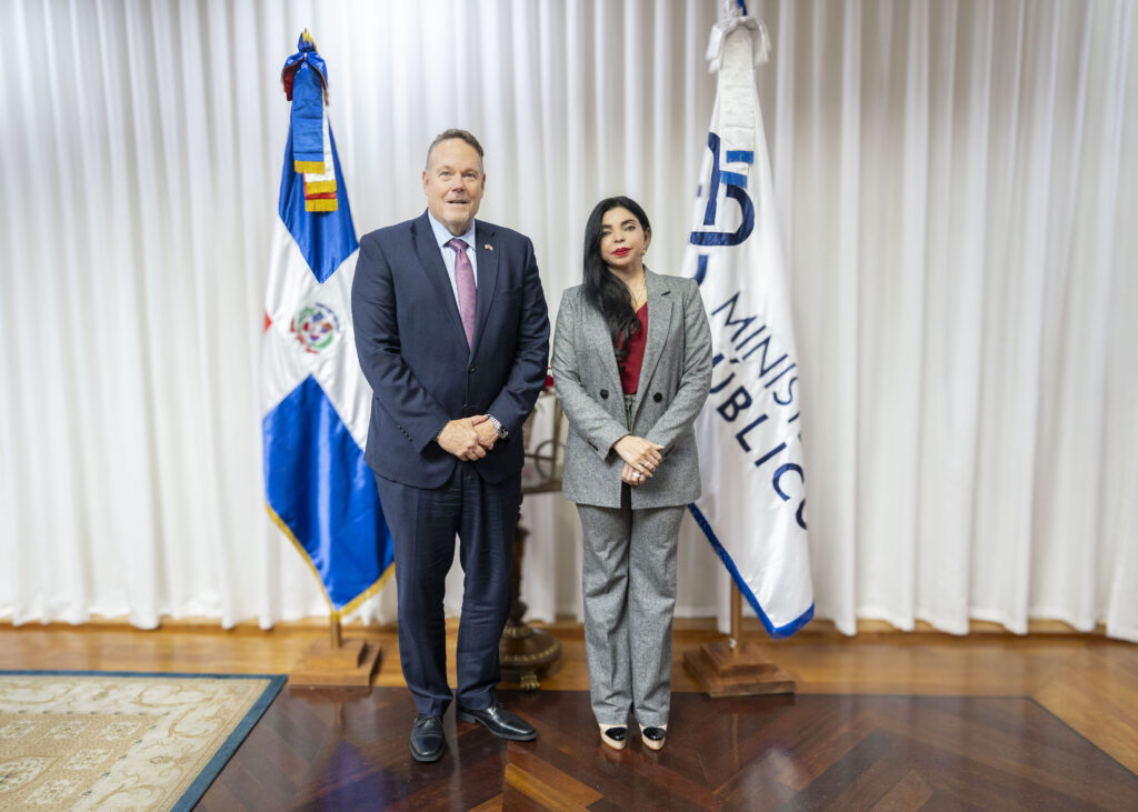 Procuraduría General reafirma a funcionario de la DEA el compromiso del Ministerio Público en la lucha contra el narcotráfico internacional Yeni Berenice