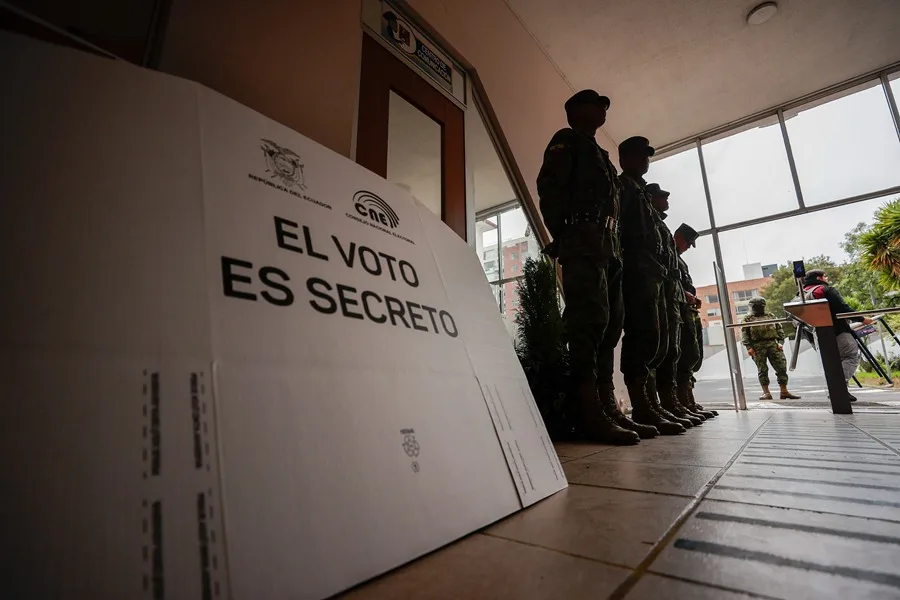 Ecuador decide en el referéndum si desea una nueva Constitución y bases militares extranjeras referendum