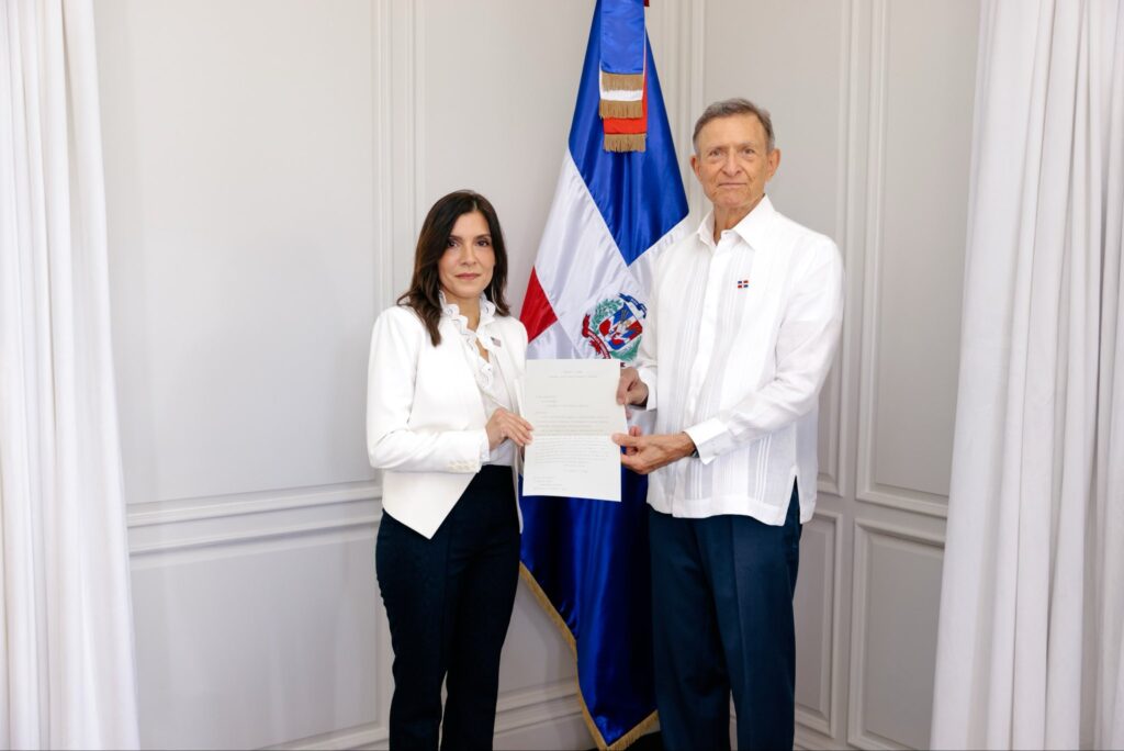 Canciller Roberto Álvarez recibe las Copias de Estilo de las Cartas Credenciales de la nueva embajadora designada de Estados Unidos