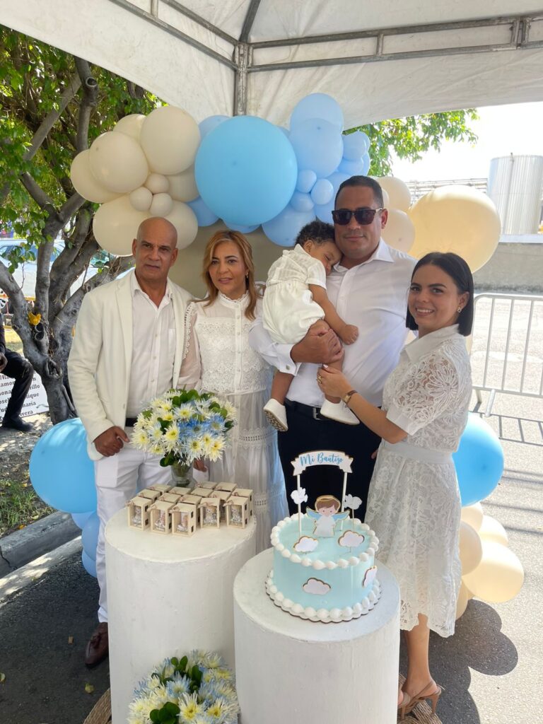 Thiago, el niño huérfano del Jet Set, es bautizado siete meses después de la tragedia Jet Set