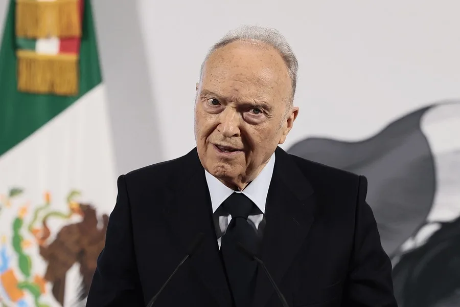 El fiscal general de México, Alejandro Gertz Manero, presenta su renuncia al cargo Alejandro Gertz Manero