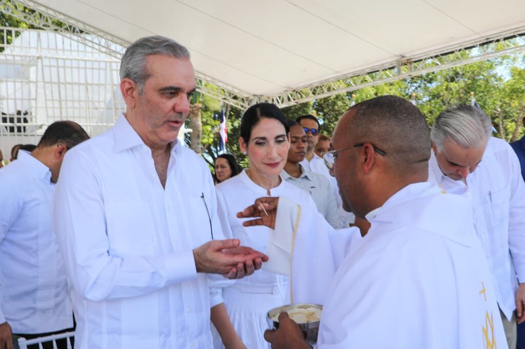 Presidente Abinader participa en emotiva ceremonia por la creación canónica y ordenación episcopal de monseñor Manuel Antonio Ruiz de la Rosa Manuel Antonio Ruiz de la Rosa