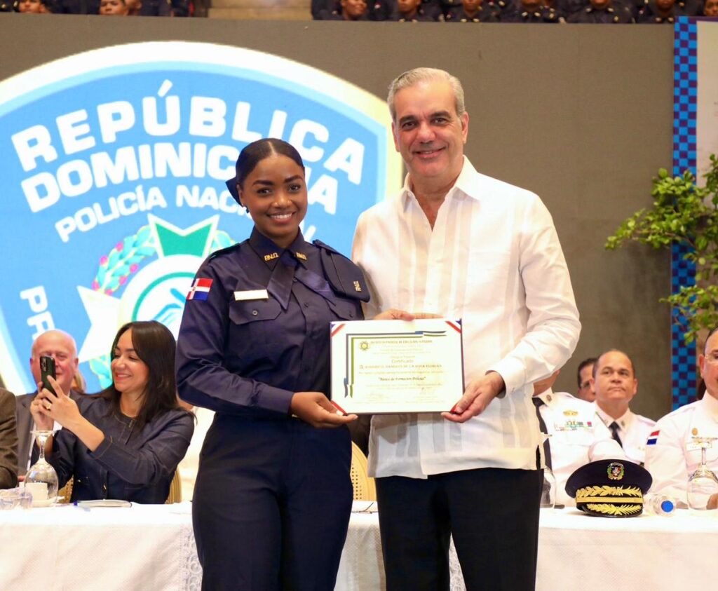 Reforma Policial: Abinader juramenta otros 2,421 agentes Luis Abinader