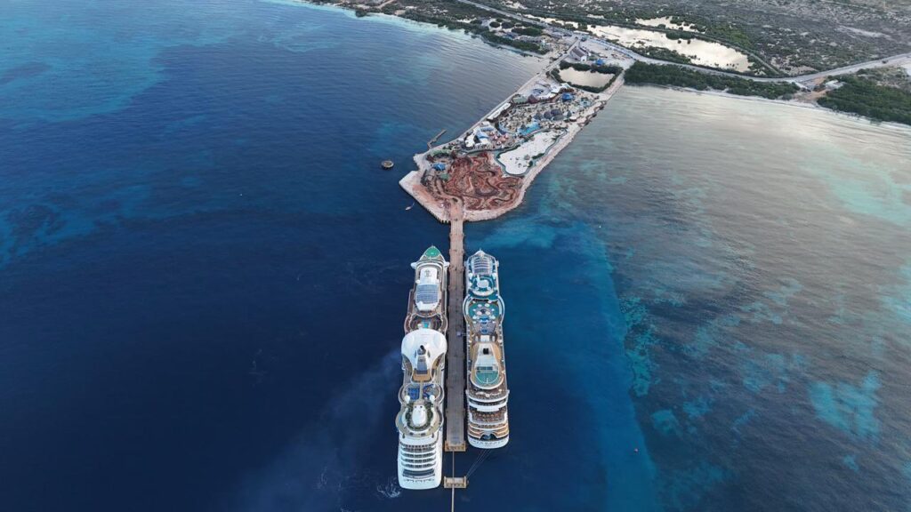 Puerto de Cabo Rojo recibe dos cruceros simultáneos por primera vez y marca un nuevo hito para Pedernales Cabo Rojo