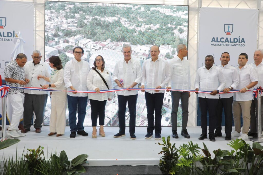 Presidente Abinader lidera jornada de inauguraciones en Santiago con entrega de centros educativos, deportivos, culturales y asfaltado de calles