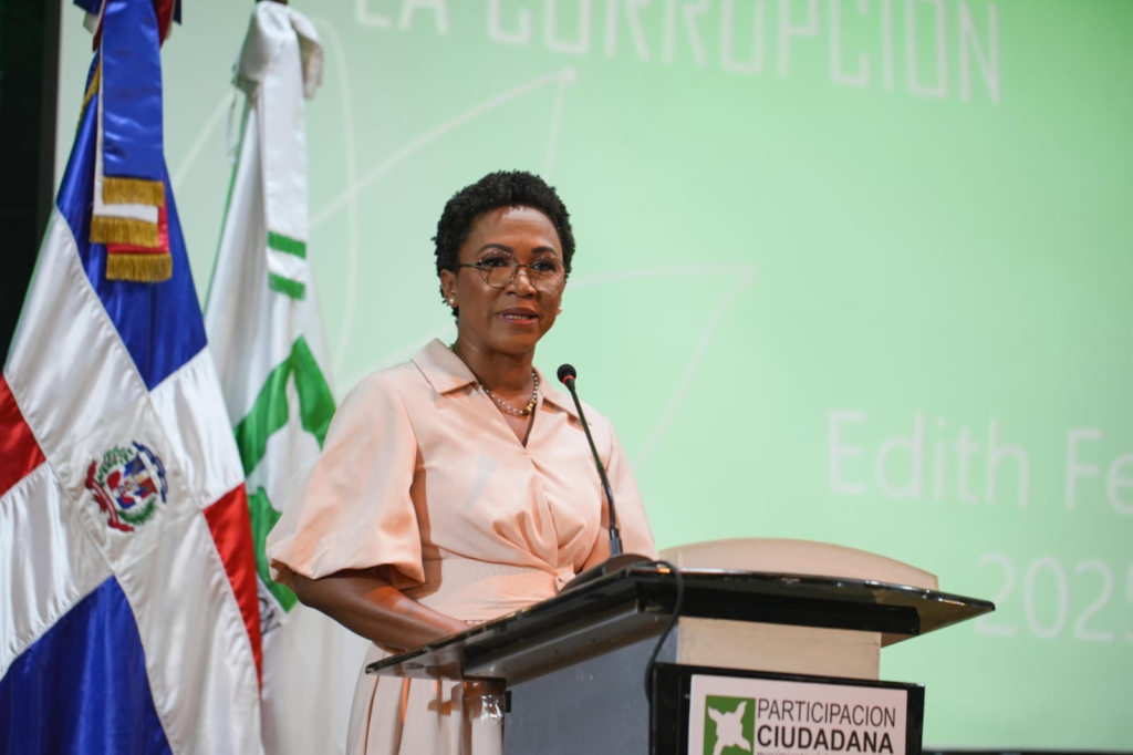 Edith Febles recibe el Reconocimiento a la Integridad y la Lucha contra la Corrupción 2025 Edith Febles