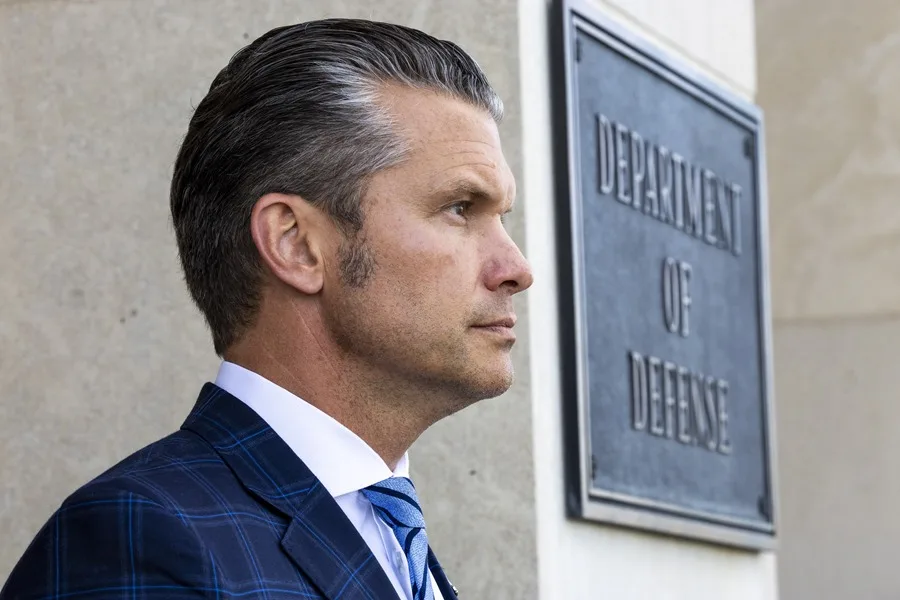 El Pentágono determina que el Secretario de Guerra violó las normas militares al difundir información en Signal Pete Hegseth