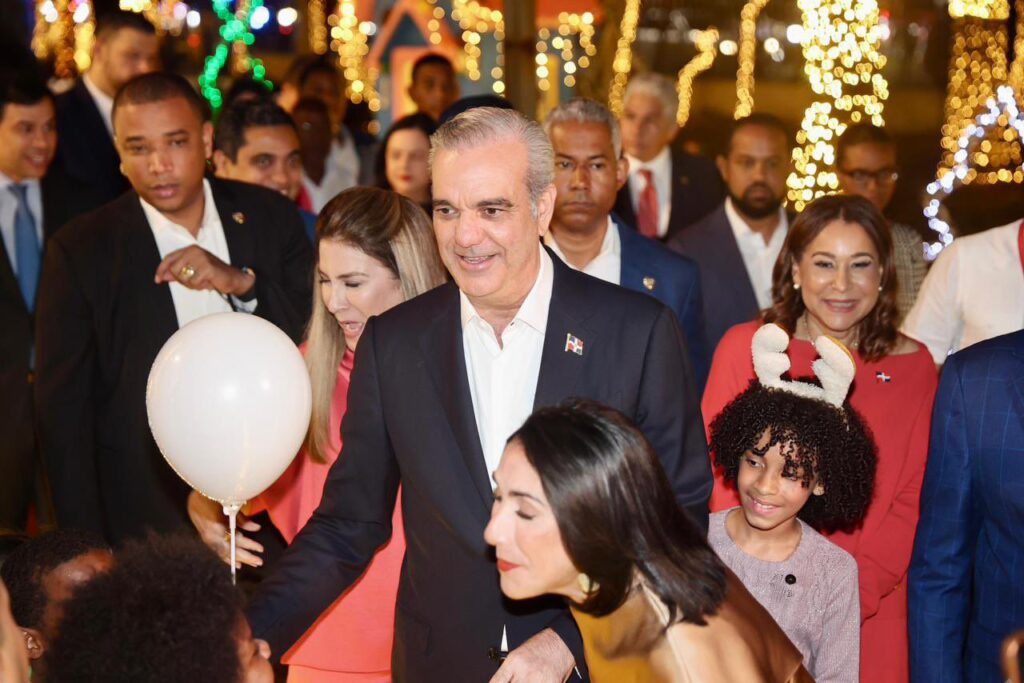 Villa Navidad transforma la ciudad con su apertura encabezada por el presidente Abinader Villa Navidad