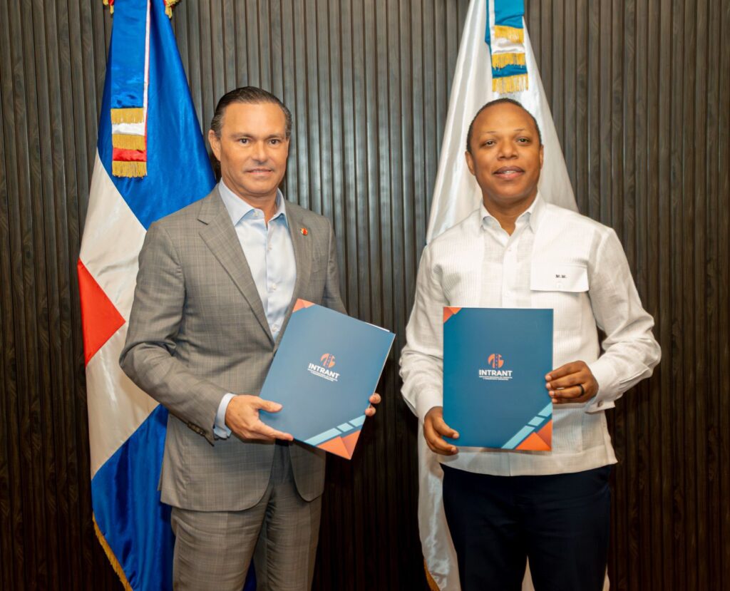 United Petroleum firma acuerdo con el INTRANT para apadrinar el Parque de Seguridad Vial de Ciudad Juan Bosch https://eyr.com.do/tag/intrant/