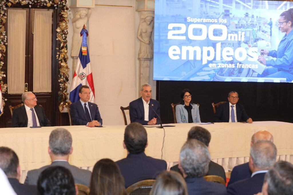 Presidente Abinader celebra cifra récord de 200,134 empleos directos en zonas francas abinader