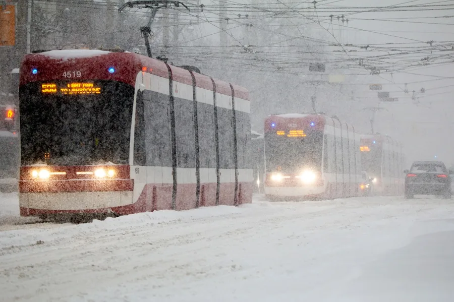 Toronto, la mayor ciudad de Canadá, paralizada por la caída de 60 centímetros de nieve TORONTO