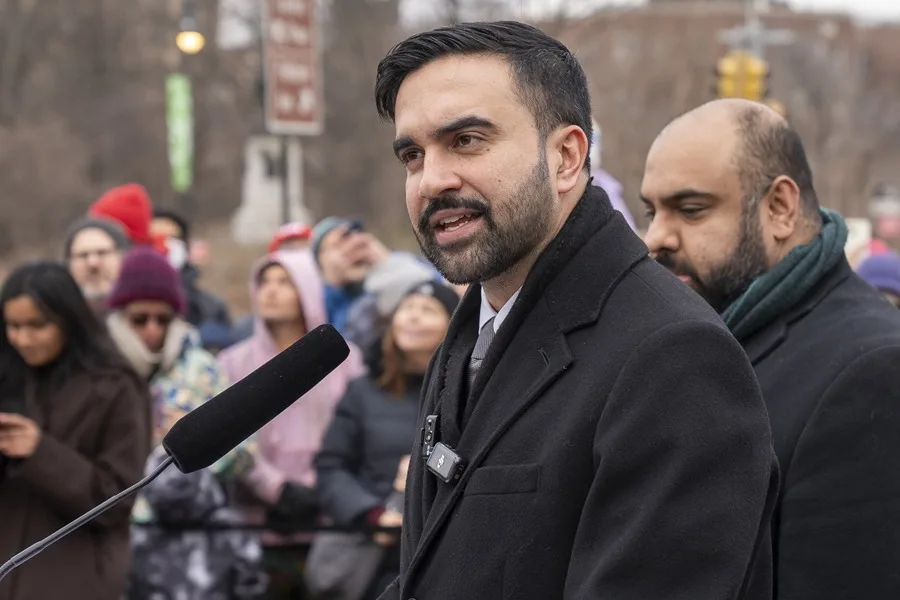 El alcalde de Nueva York, Zohran Mamdani, defiende eliminar dos órdenes contra el antisemitismo ante críticas de Israel Zohran Mamdani