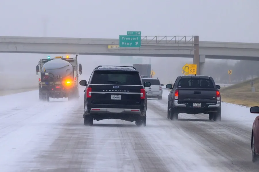 Casi la mitad de Estados Unidos declara emergencia por la temporal de nieve y hielo NIEVE