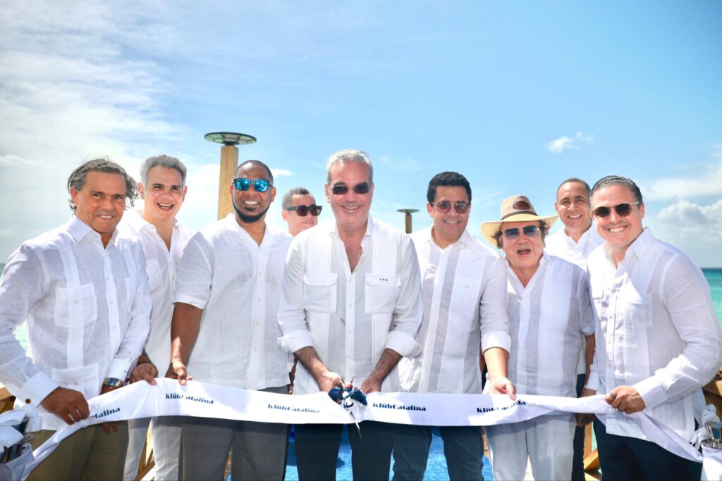 Presidente Abinader deja iniciados los trabajos del club de playa e inaugura muelle turístico del Atelón en isla Catalina isla catalina