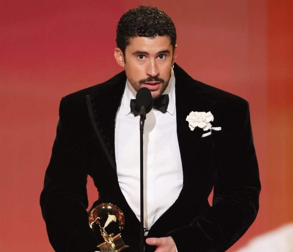Bad Bunny arremete en los Grammy contra el ICE: «No somos salvajes, somos humanos y americanos» Bad Bunny ICE