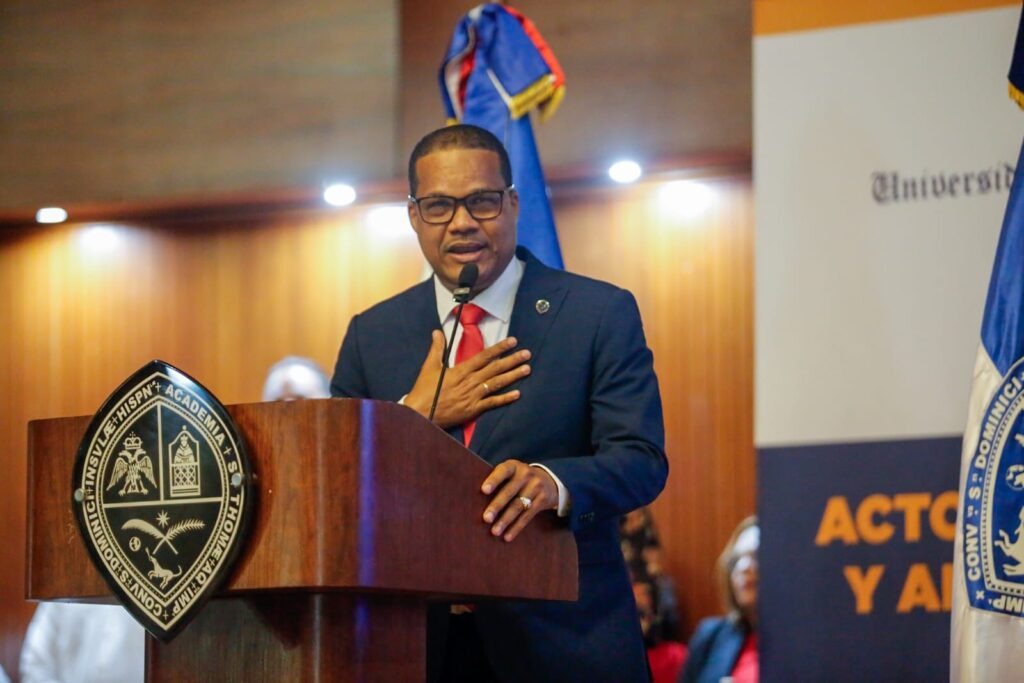 Con aires de innovación y continuidad Radhamés Silverio presenta candidatura a rector en la UASD Radhamés Silverio rector UASD