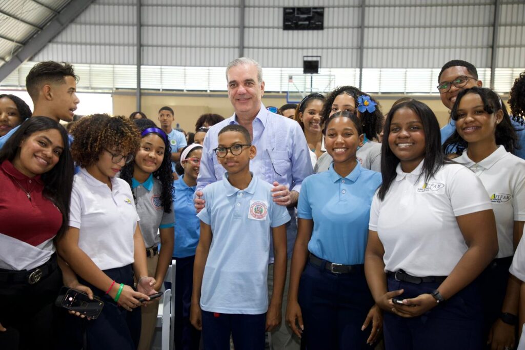 Abinader conversa con más de 350 estudiantes en Santo Domingo Este sobre educación y oportunidades santo domingo