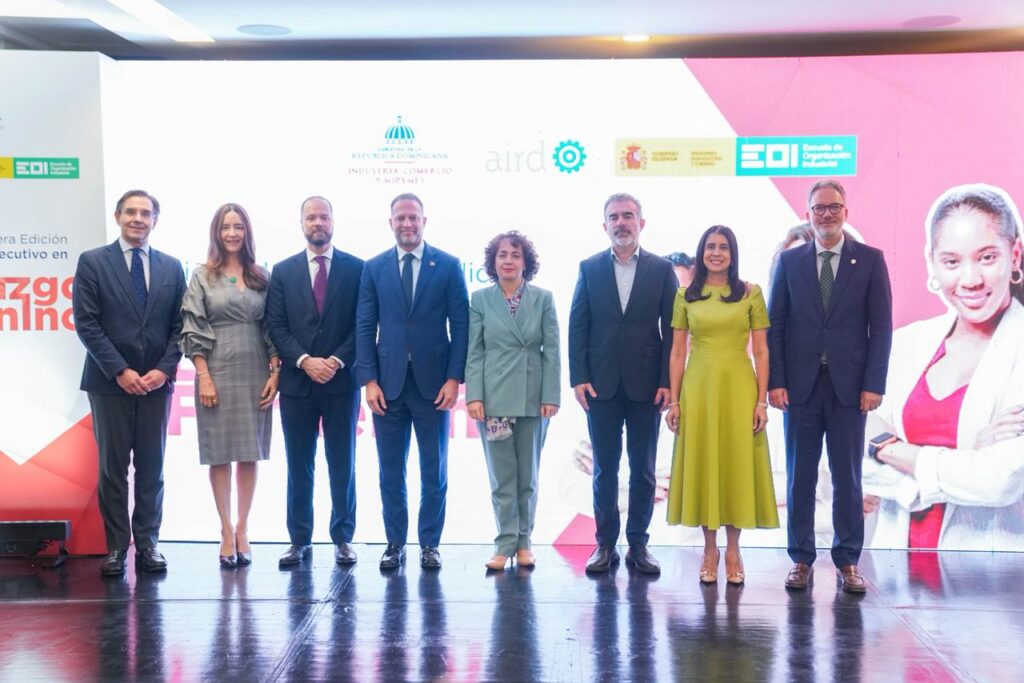 Gobierno y sector privado impulsan liderazgo femenino en la industria dominicana Industrial